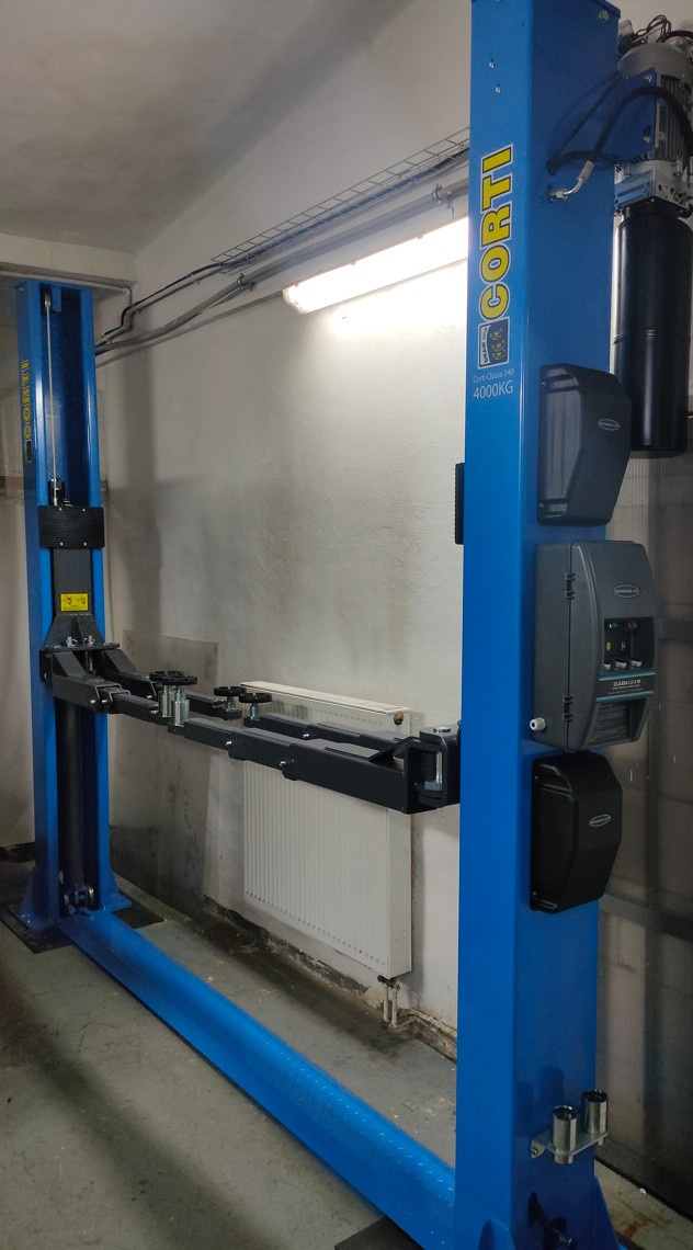 Vybavení autoservisu/pneuservis-zouvačka,vyvažovačka,zvedák - 12