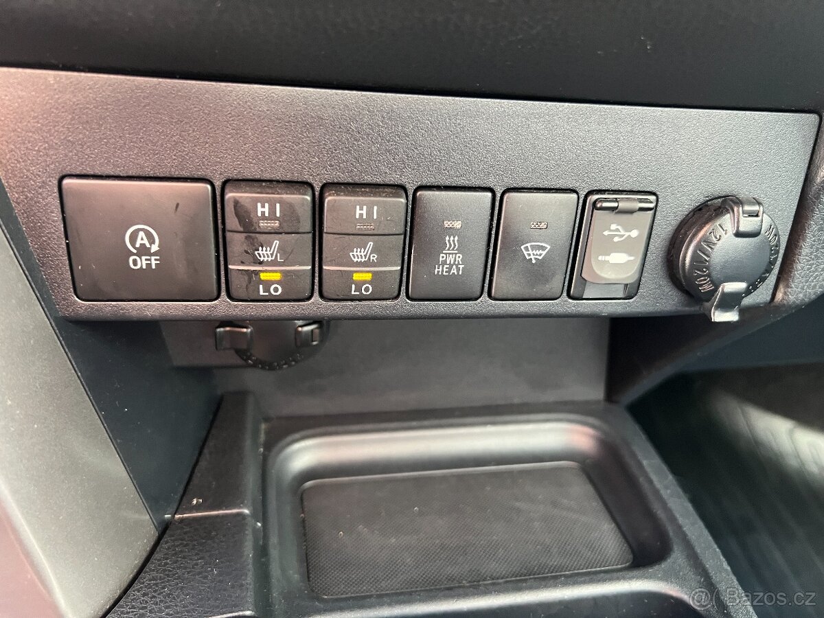 TOYOTA RAV4 2.0D D4D 105 KW,1.MAJ.MANUÁL,TAŽNÉ,NAVI,KAMERA - 12