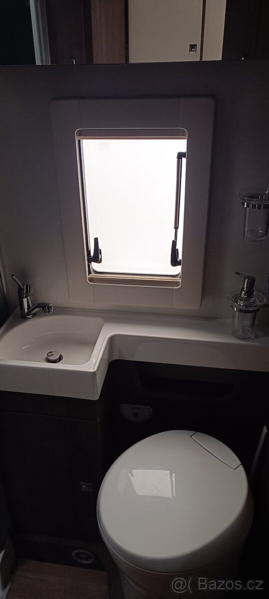 Benimar S346 6 os. jízda + spaní - 12