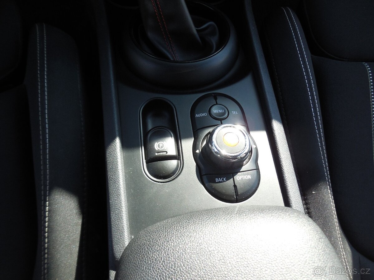 Prodám Mini Cooper Clubman 1.5,100kw,72tis.km - 12