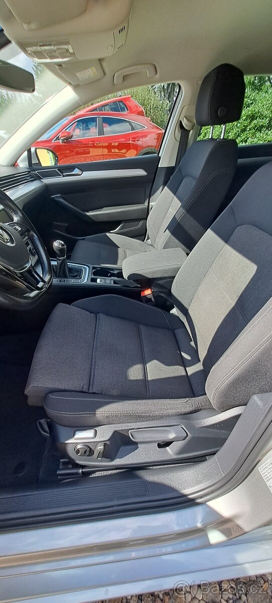Volkswagen Passat 2.0 TDI 110kW HIGHLINE - 12