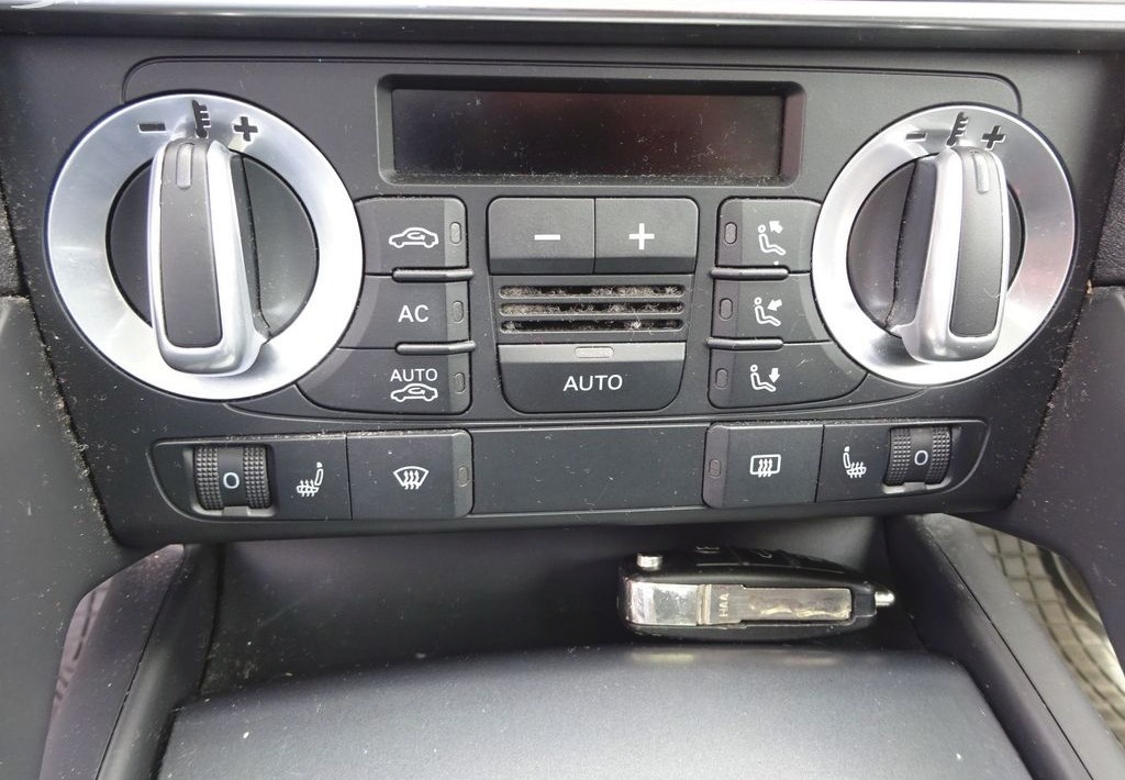 Audi A3, 1.6i (75 kw) r.rv.-2010 KLIMA - 12
