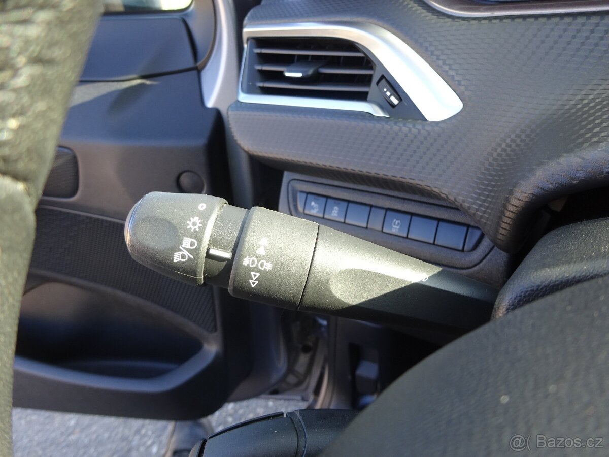 Peugeot 2008 1.4 HDI r.v.2015 (50 kw) Koupeno v ČR - 12