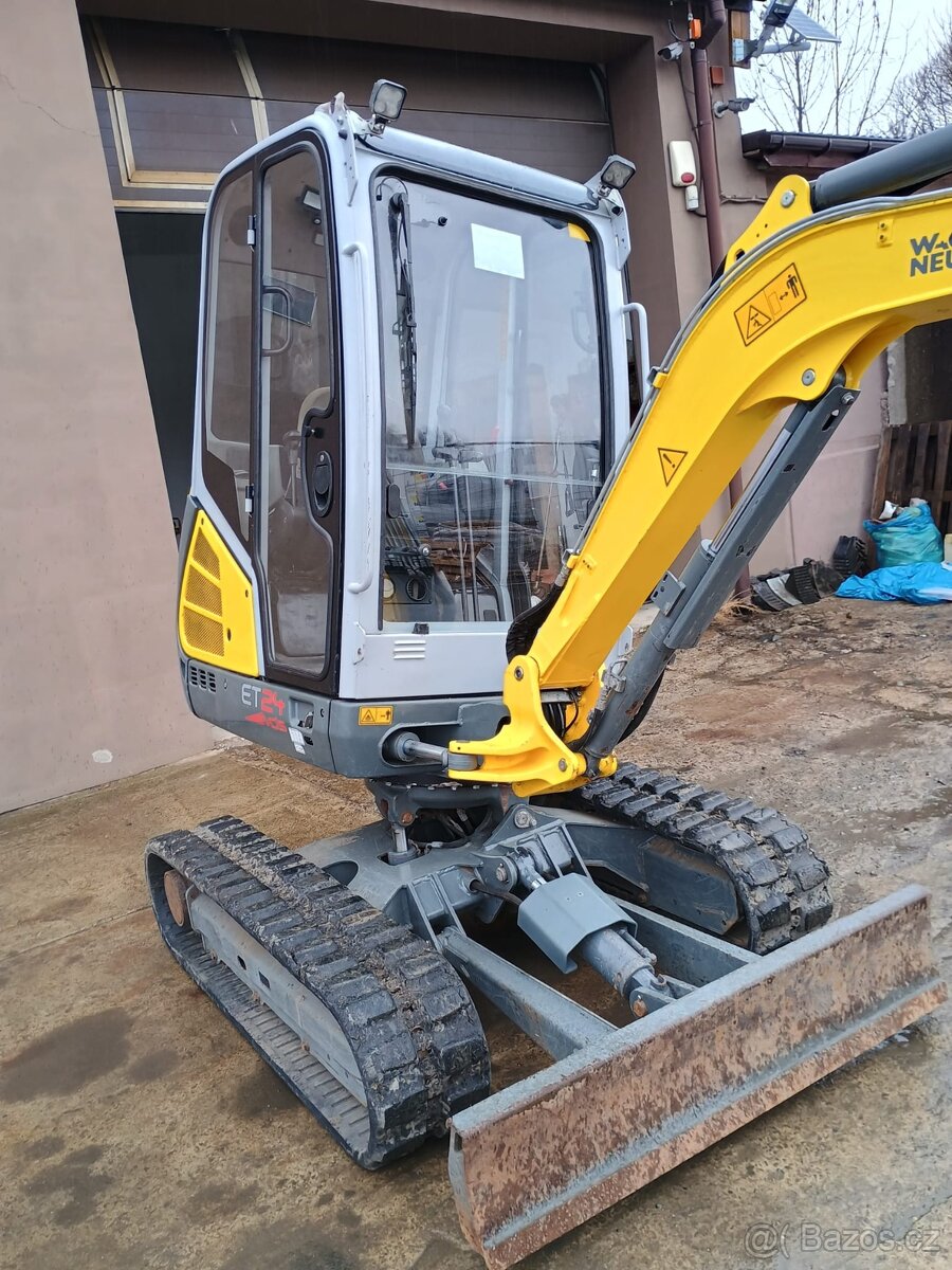 Minibagr Wacker Neuson ET24 - 12