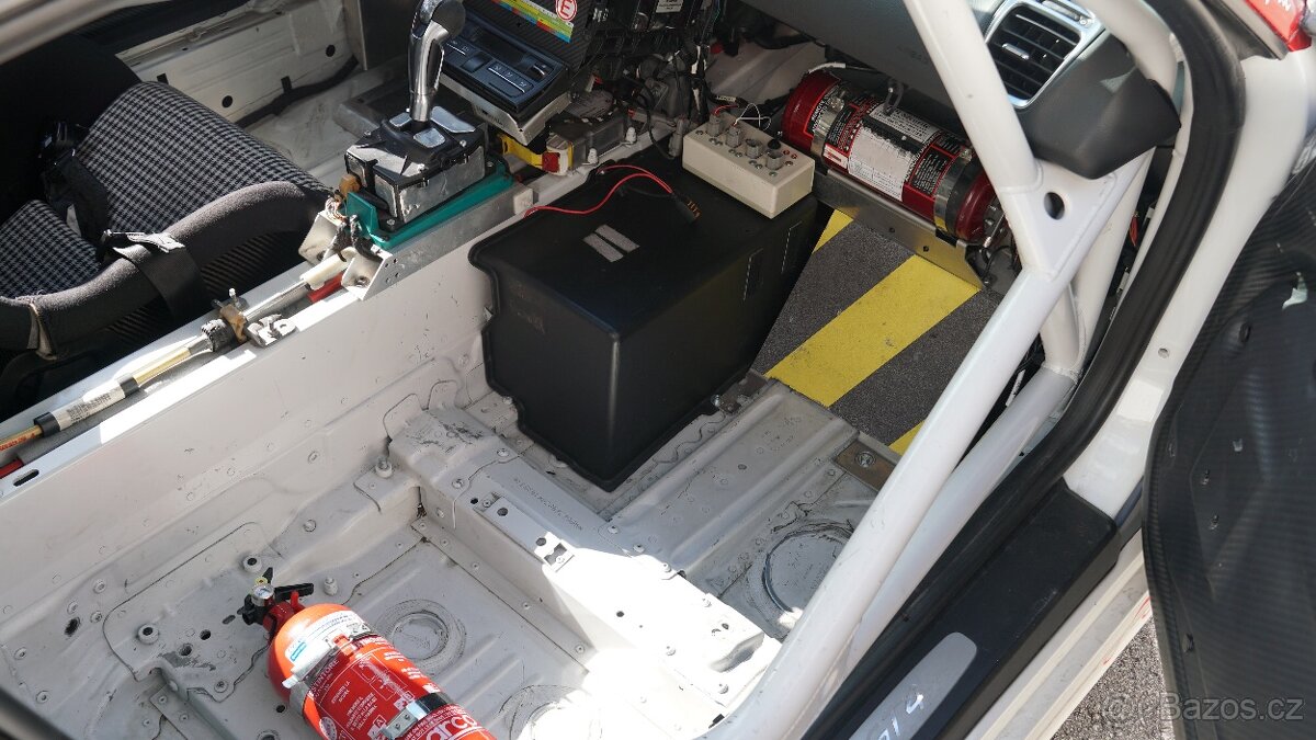 Porsche 981 Cayman GT4 Clubsport MR, závodní - 12