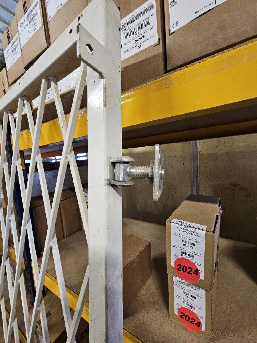 3ks kovové + 1ks nůžkové mříže - 12