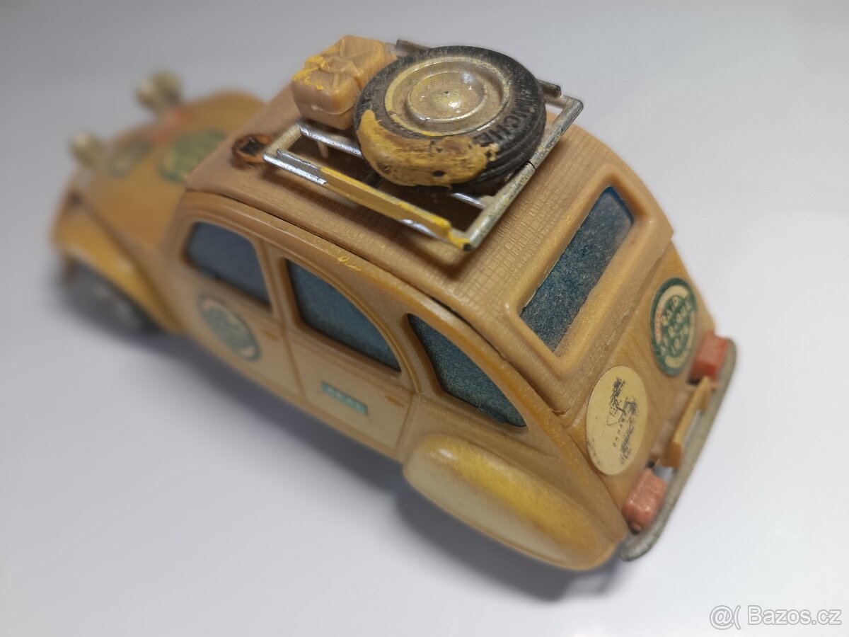 Plastový Citroen 2CV "kachna" "Raid Afrique 1978" - 12