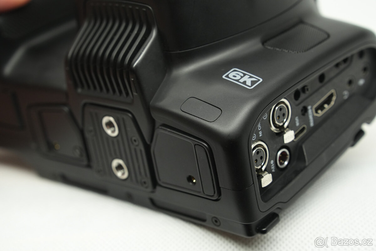 Blackmagic Pocket Cinema Camera 6k Pro / 256GB CFast / Sigma - 12