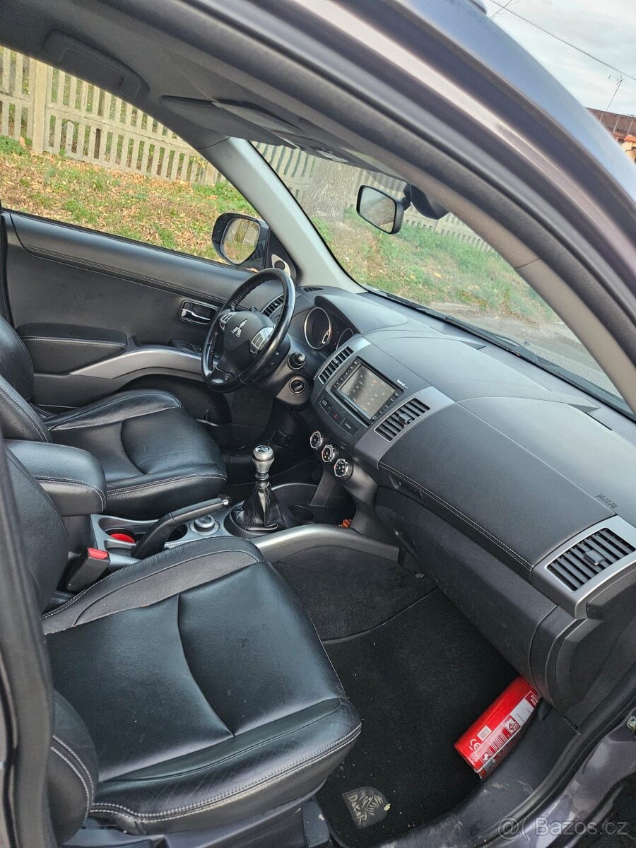 MITSUBISHI OUTLANDER 2.0DI-D 4WD//103KW//4X4//NAVI//XENON - 12