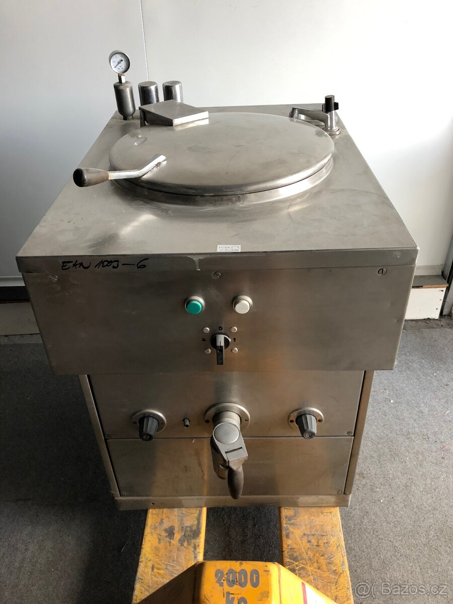 KUCHYNSKÉ STROJE - 12