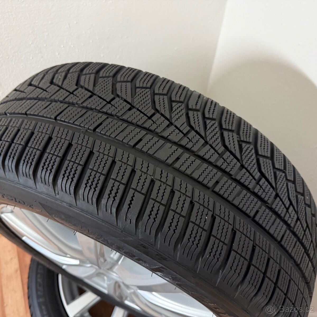 FORD KUGA 5x108 R17 ET52,5+ZIMNÍ 235/55R17 6/4,5mm - 12