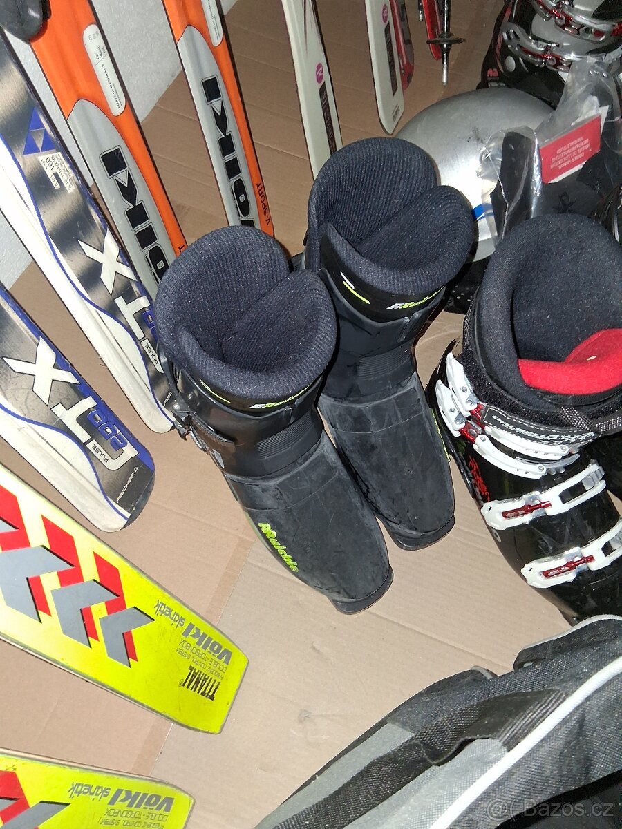 MEGA LYŽAŘSKÝ SET LYŽE HELMY BOTY - 12