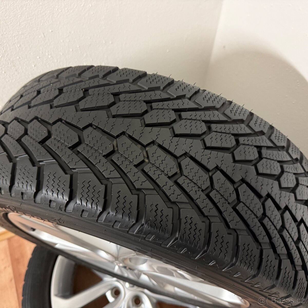 NISSAN JUKE 5x114,3 R17 ET47+ZIMNÍ 215/55R17 7/6mm - 12