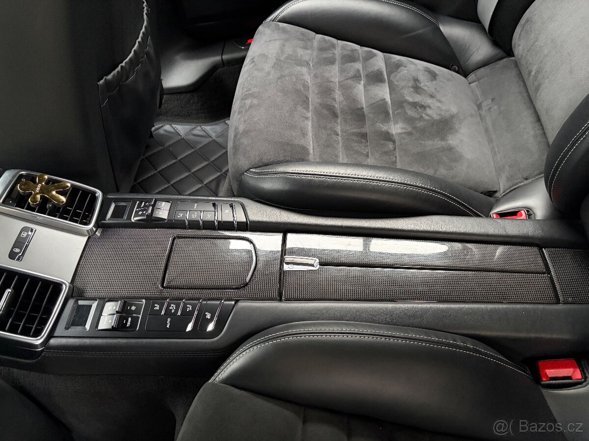 Porsche Panamera GTS - 12