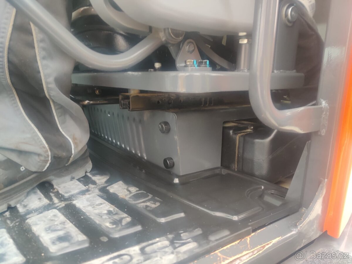 Pásový minibagr DOOSAN DX85R-3 - 12