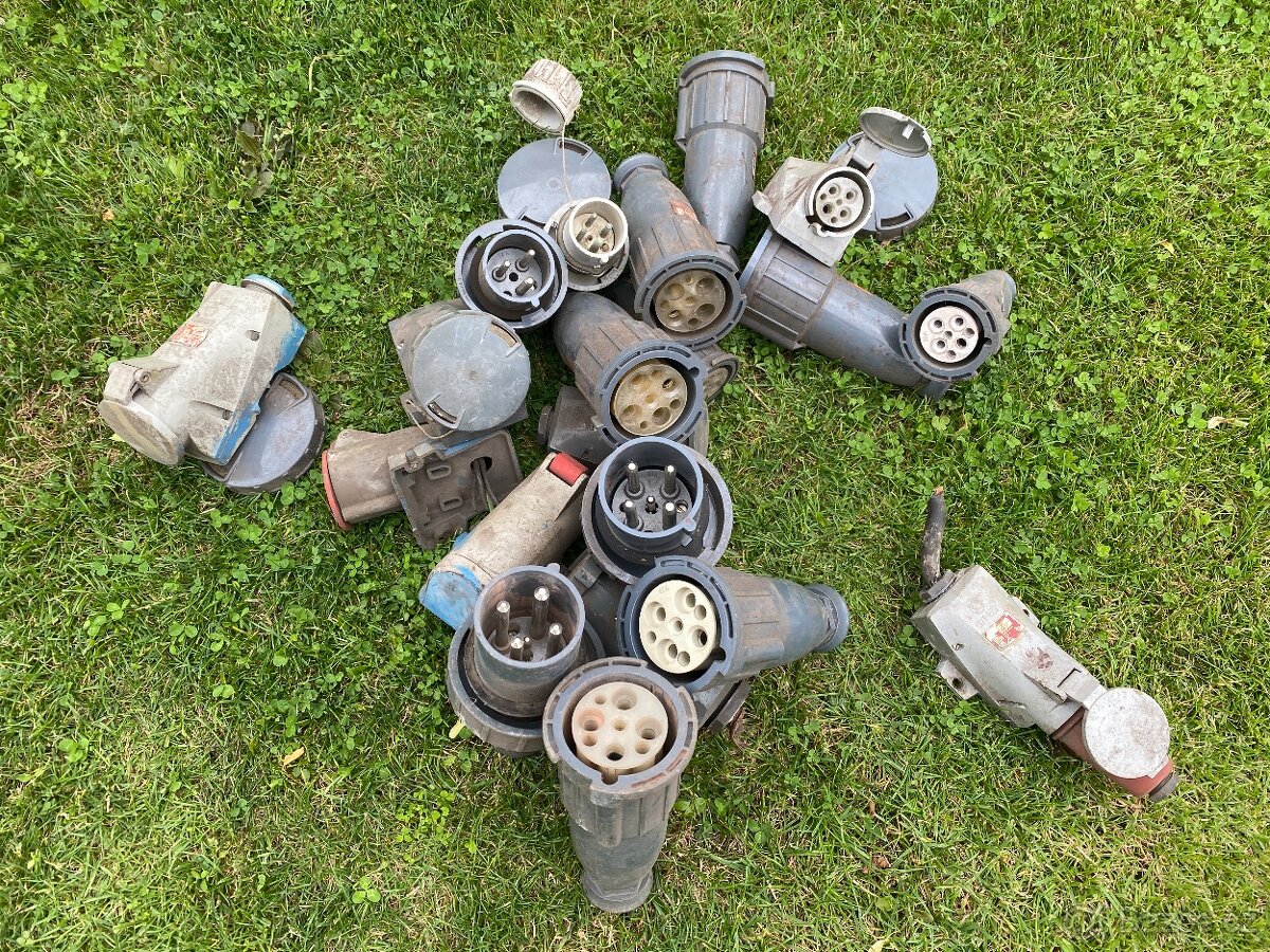 Zásuvka zástrčka 380V prodlužovací kabel 380V - 12