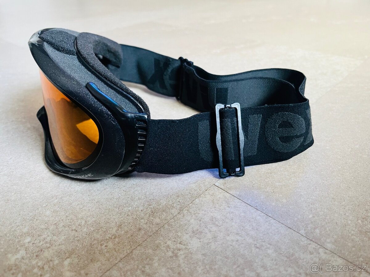 Lyžařská helma Uvex a brýle Uvex - 12