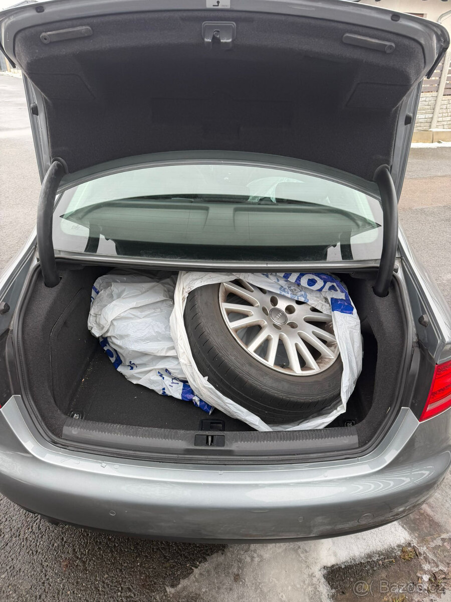 Audi A4 1.8 TSI 2011 Manuál Servis Originální stav - 12