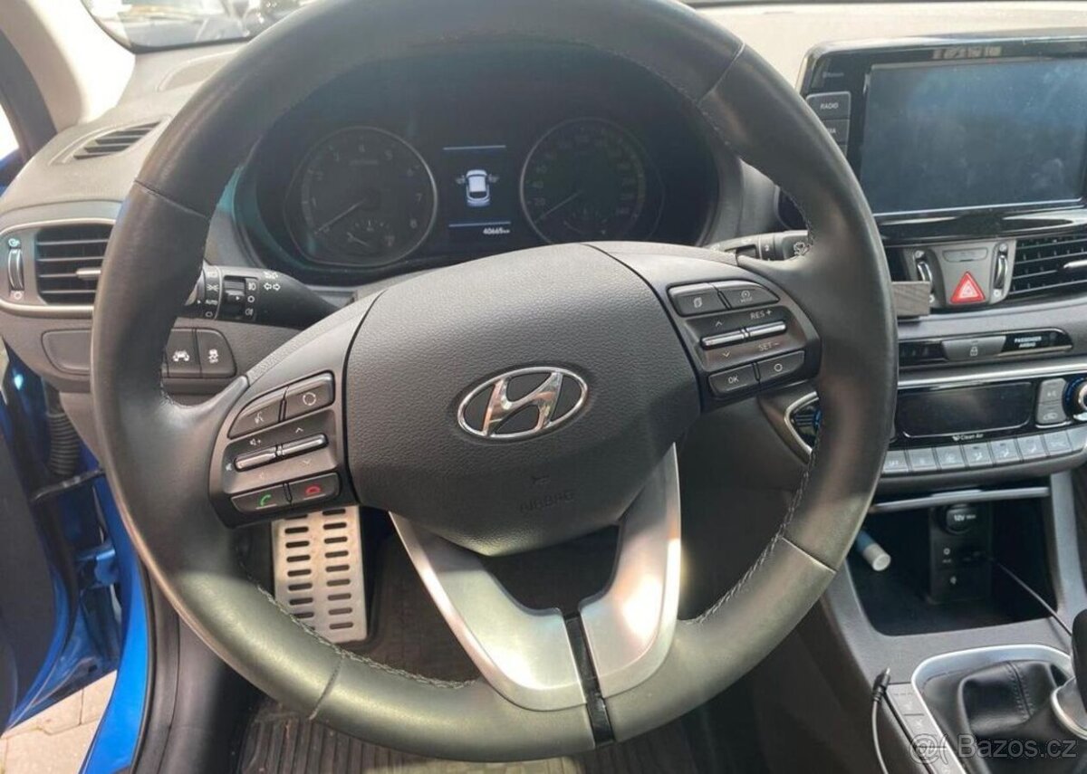 Hyundai i30 1.4 - PREMIUM - NÍZKÉ KM - 12
