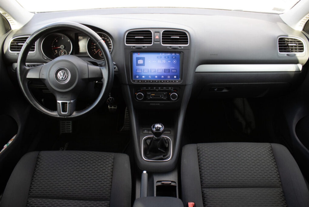 Volkswagen Golf 1.6 TDI z roku 2011 - 12