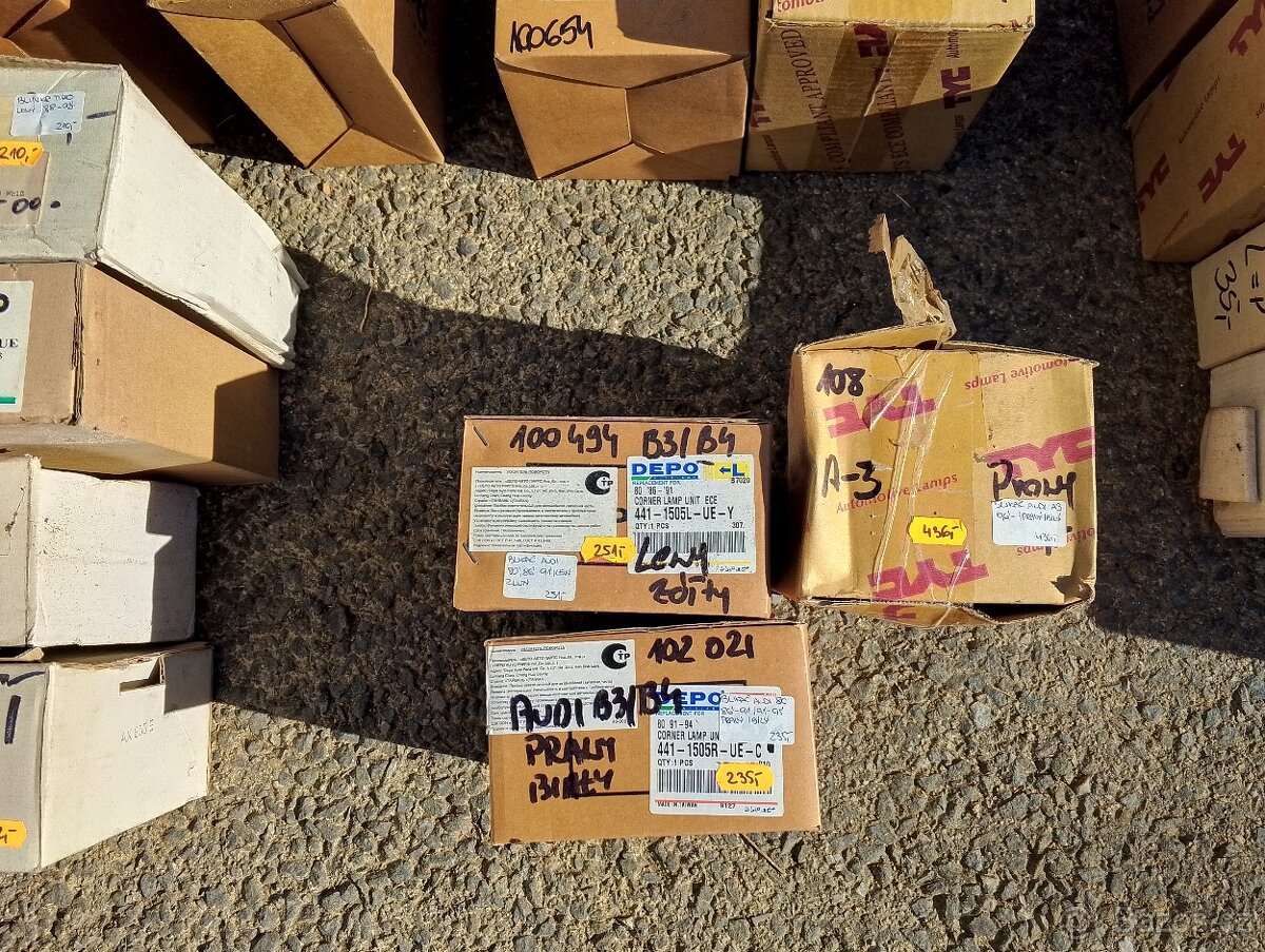 Různé díly kryty blinkrů světel - 12