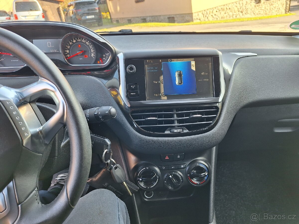 Peugeot 208 1.2 60 - 12