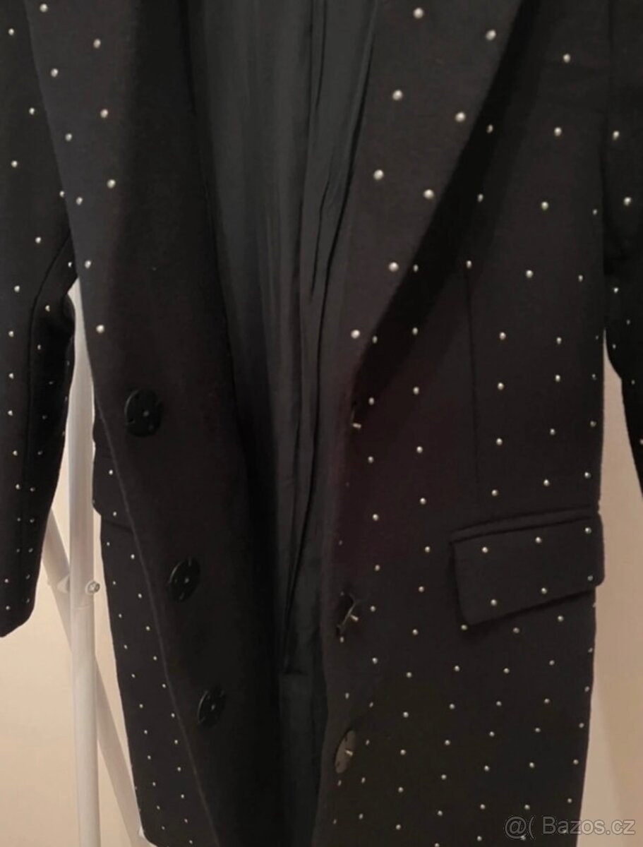 Tmavěmodrý kabát s kovovými puntíky - 12