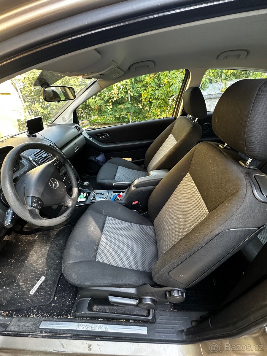 Mercedes Benz A200 - 12