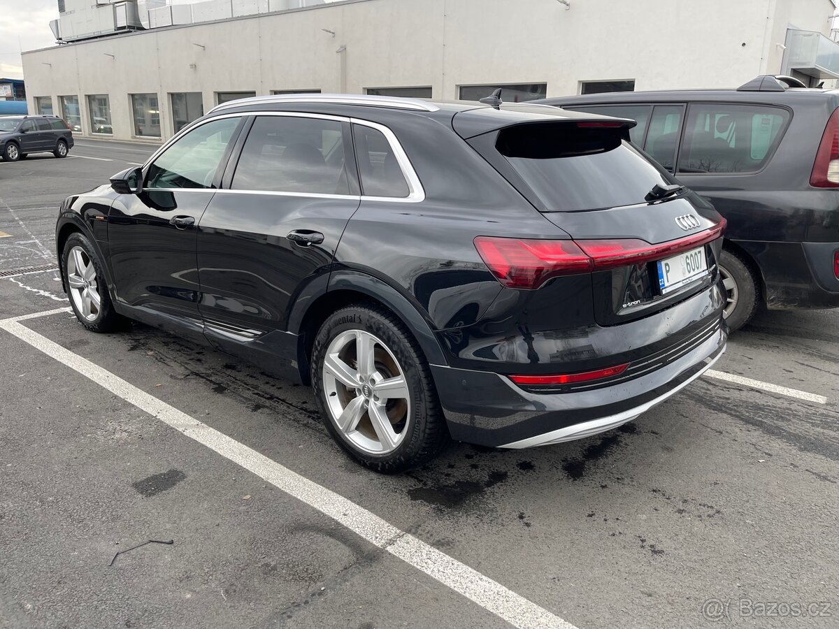 Audi e-tron 55 quattro, top výbava + DPH - 12