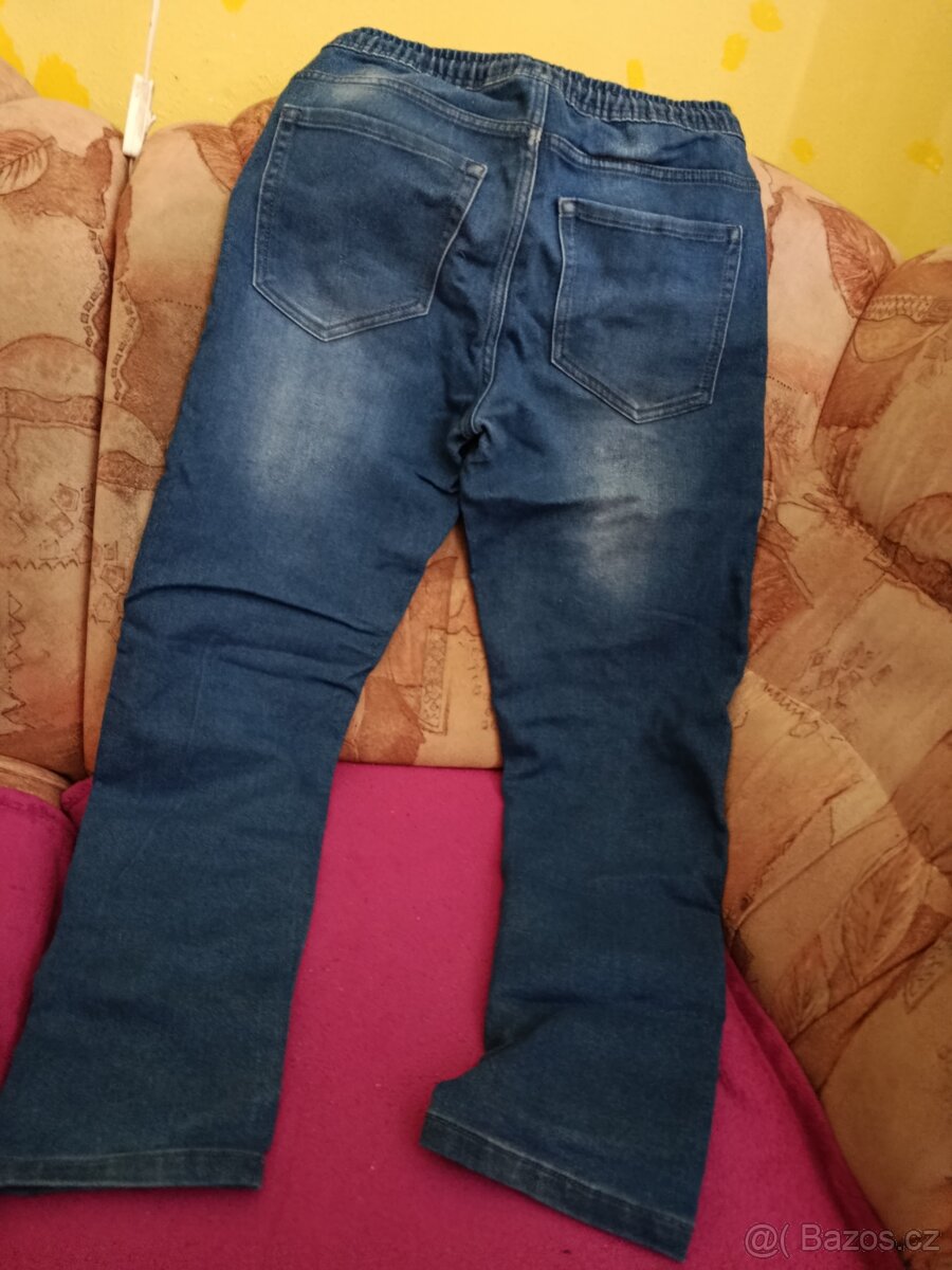 Chlapecké džíny a zimní čepice - 12