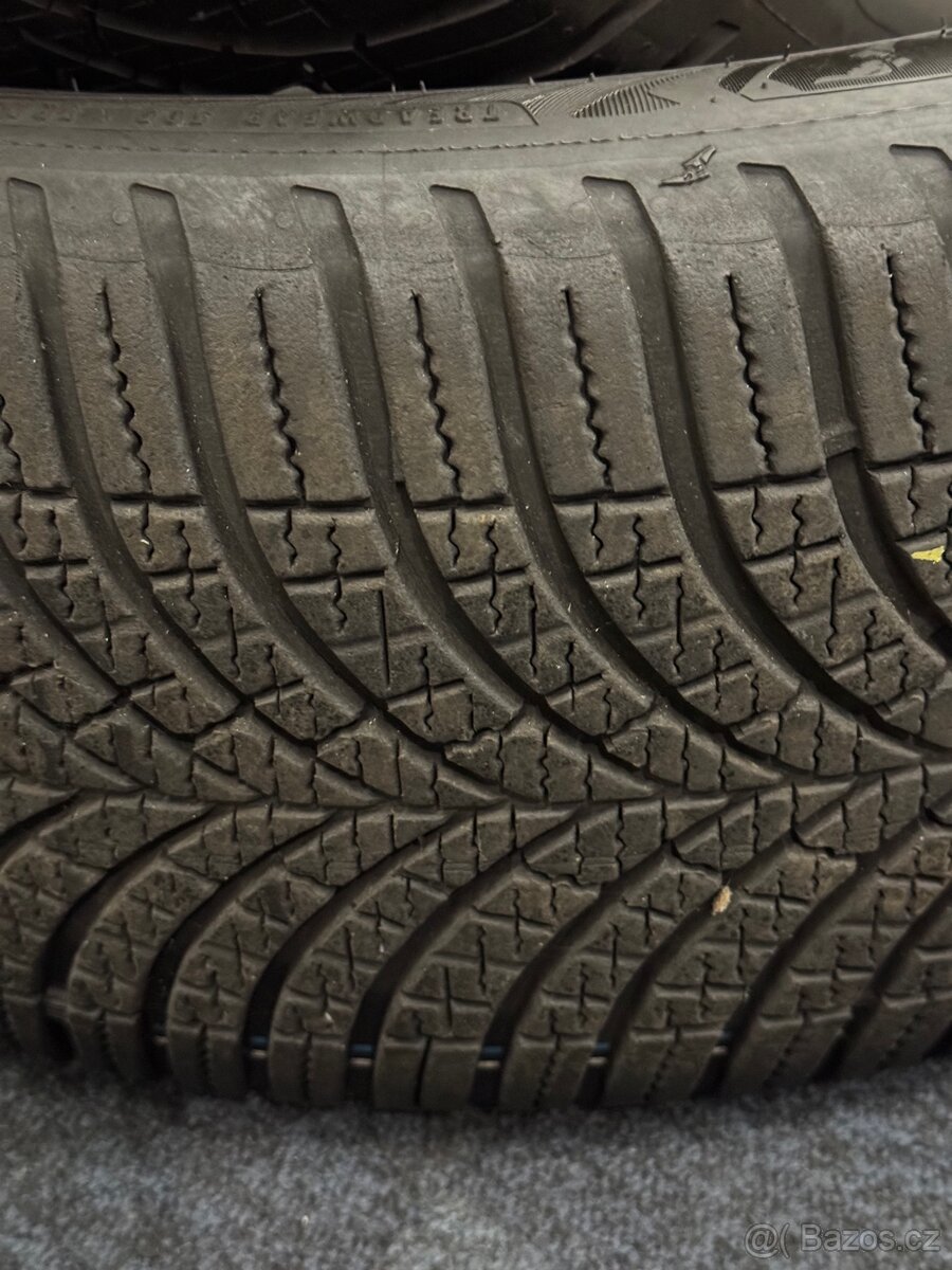215/50 R18 celoroční Goodyear VECTOR 4SEASONS GEN-3 - 12