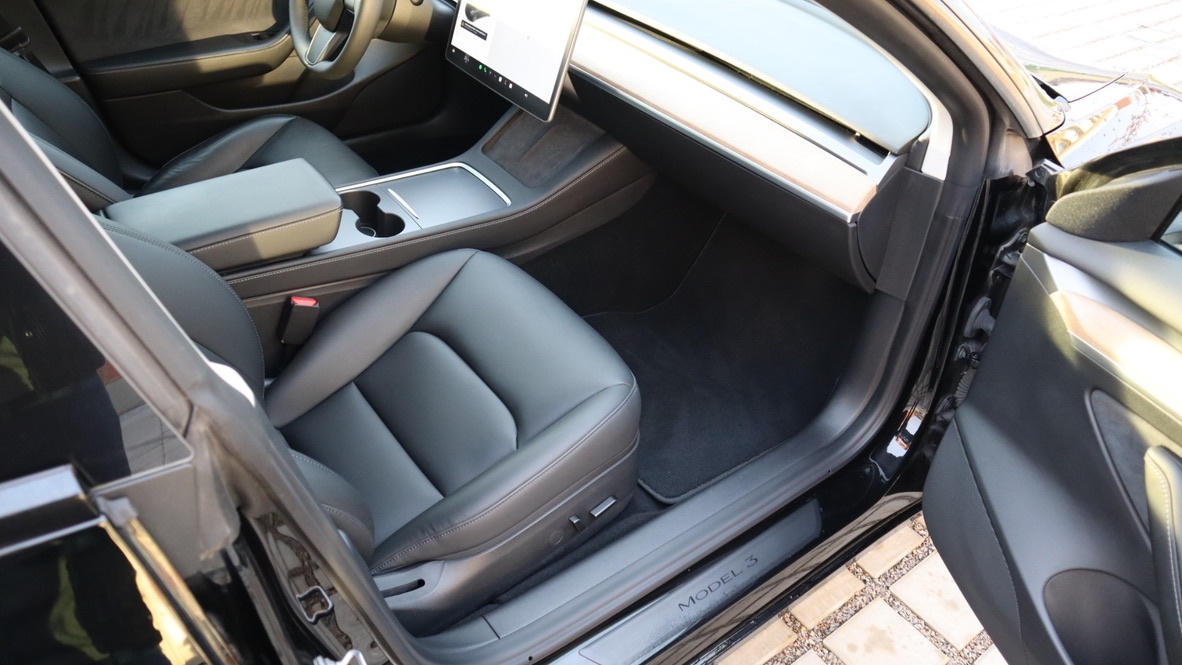 Tesla Model 3, 2021 Long Range AWD – 82 kWh - 12