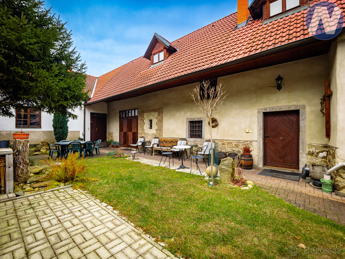 Prodej unikátního rodinného domu 388 m2, Pozemek 549 m2 - 12