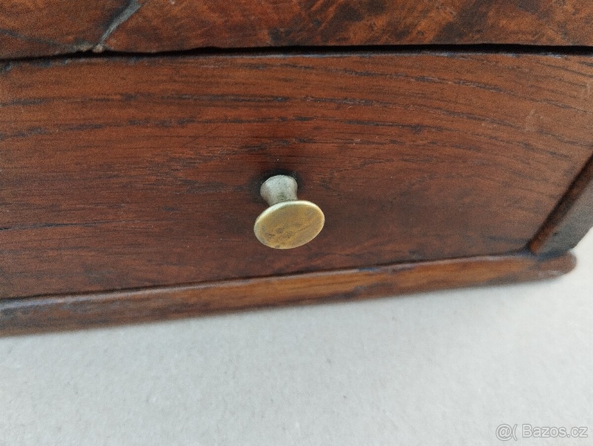 Obrovský velice zajímavy a velmi starý mlýnek na kávu - 12