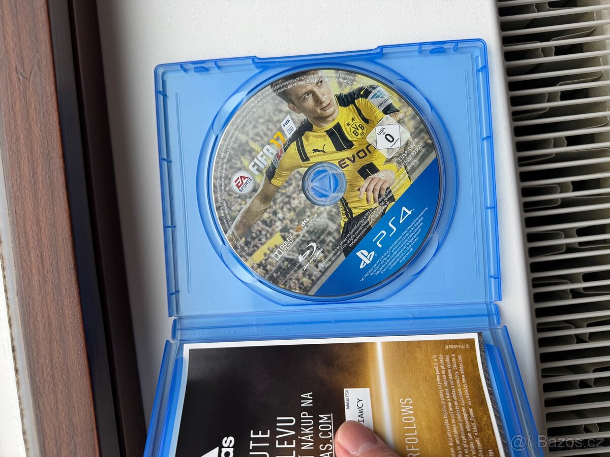 Prodám PS4 1TB - 12