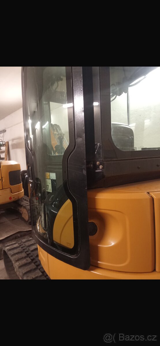 Bagr CAT 305C - 12