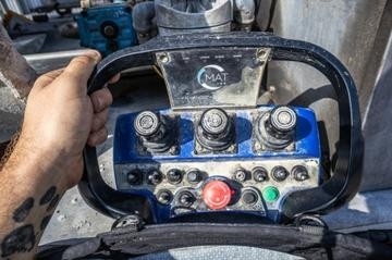 Iveco Trakker 400 - 8x4-Mix–kapacita 7m³+Transportní rameno - 12