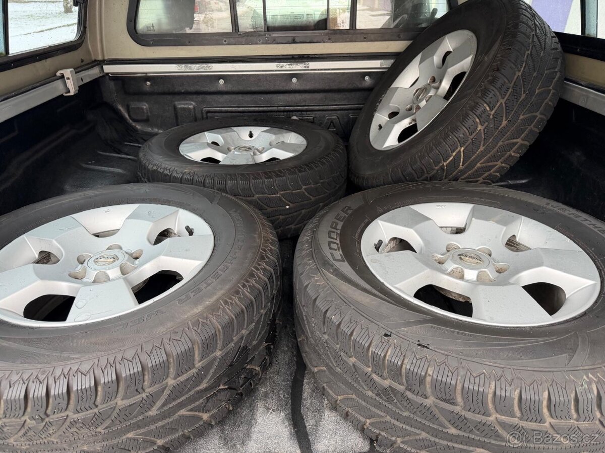 Nissan Navara 2,5 DCi PRO4X 4x4 + sada pneu - 12