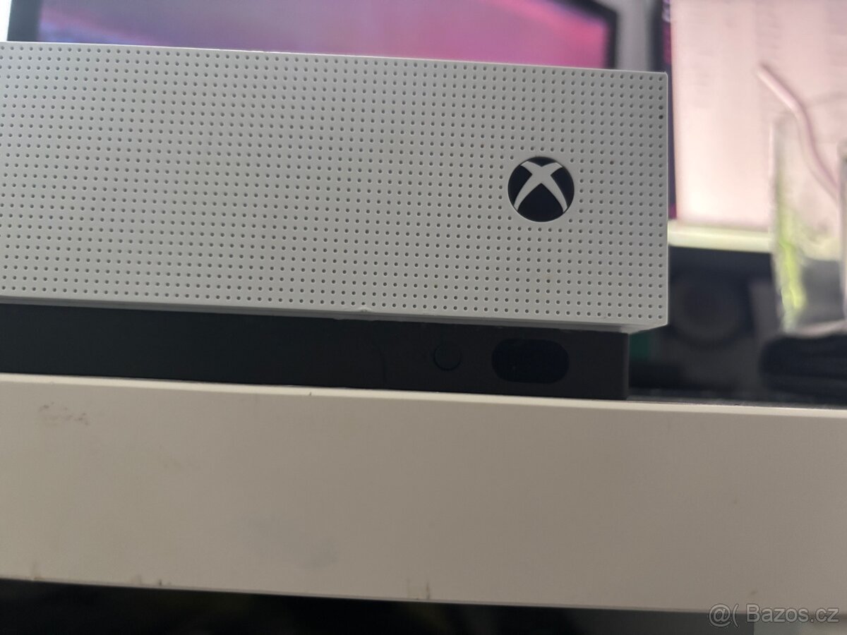 Xbox One S All Digital (bez mechaniky) - 12