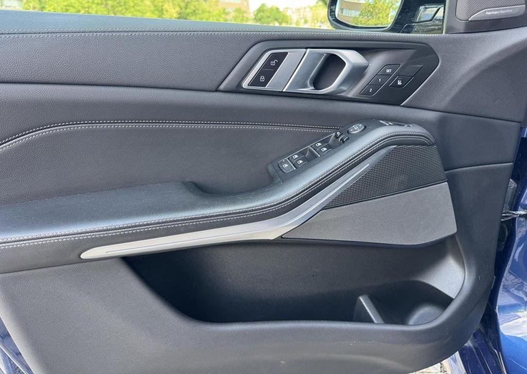 BMW X5, M50i V8 - 12