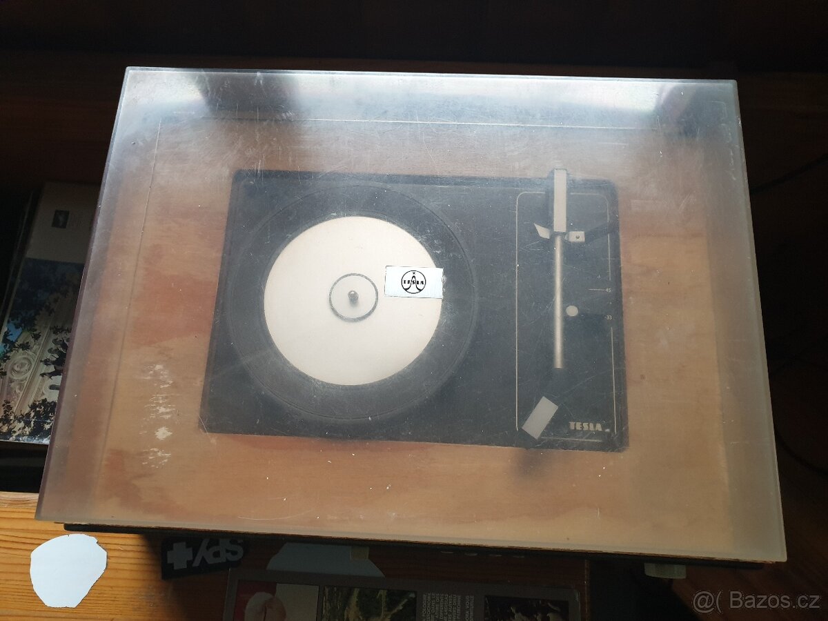 Gramofon Philips, Tesla, Universum - 12