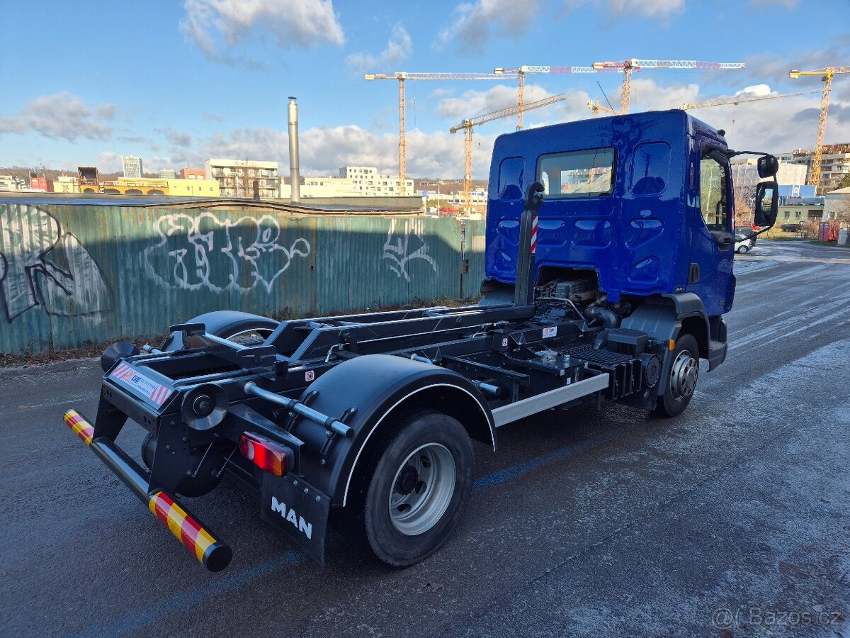 Daf Lf 45.220 celková váha 11 990kg,nosič kontejnerů - 12