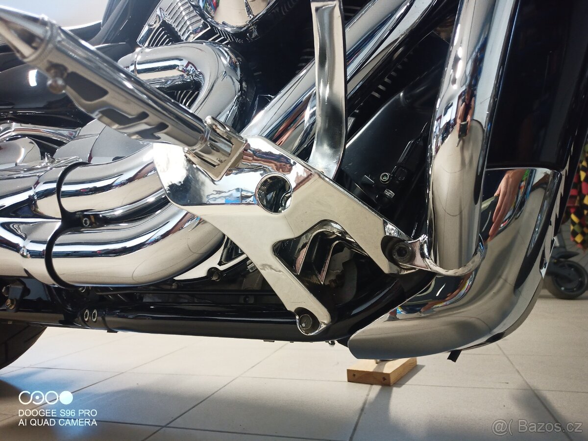 Suzuki Intruder M109R, M1800R - 12