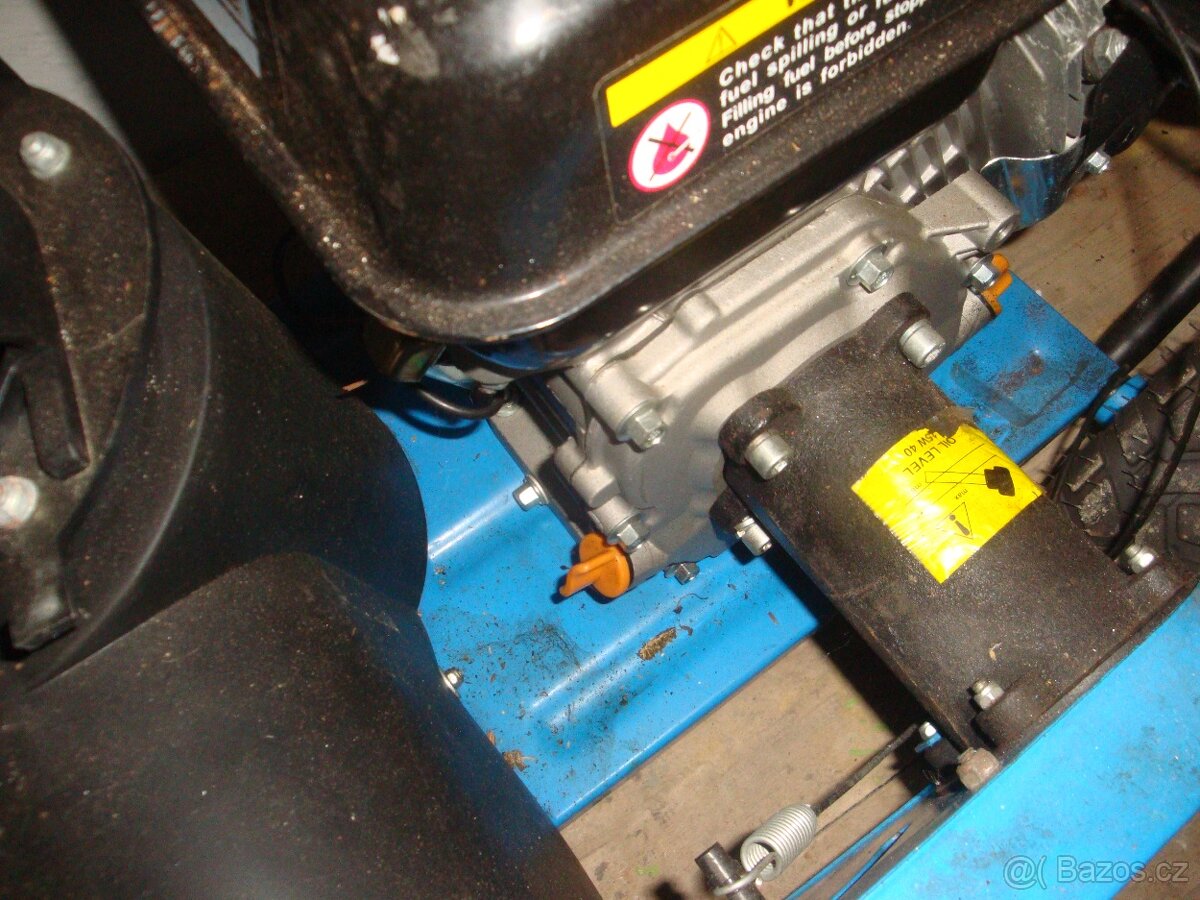 benzínová sněhová fréza nová - gumový šnek - 12