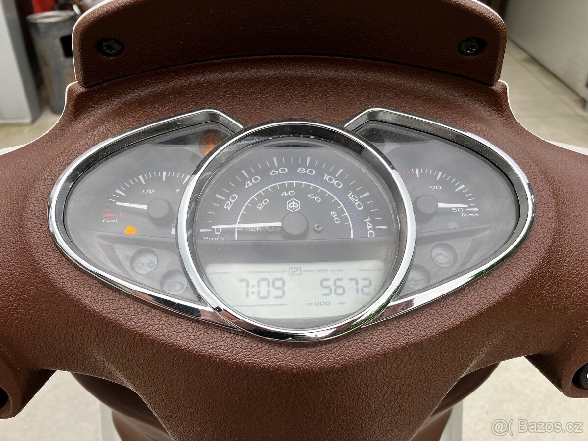 Skútr Piaggio Medley 150 - 12