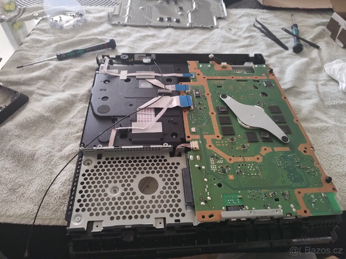 Playstation 4 Slim - 12