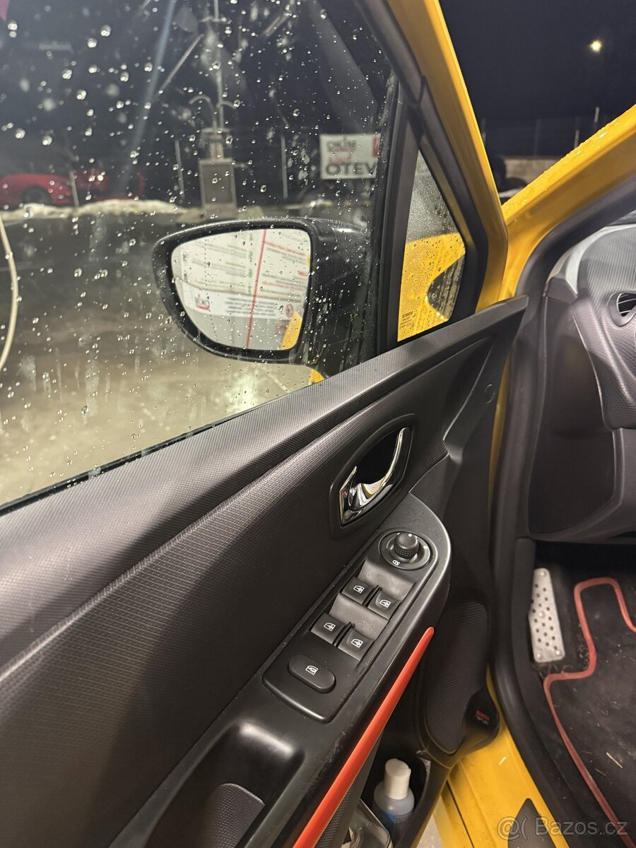 Renault Clio IV RS 200 - 12