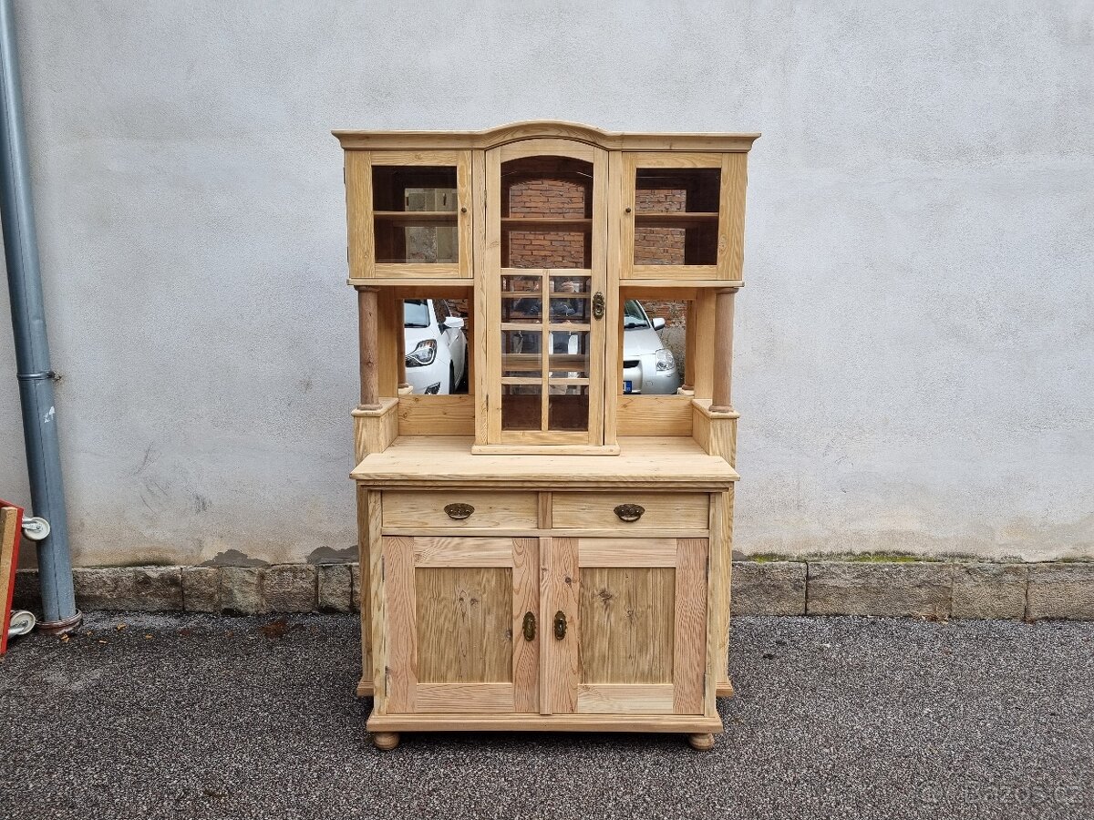 KRÁSNÁ KREDENC PO RENOVACI - 12