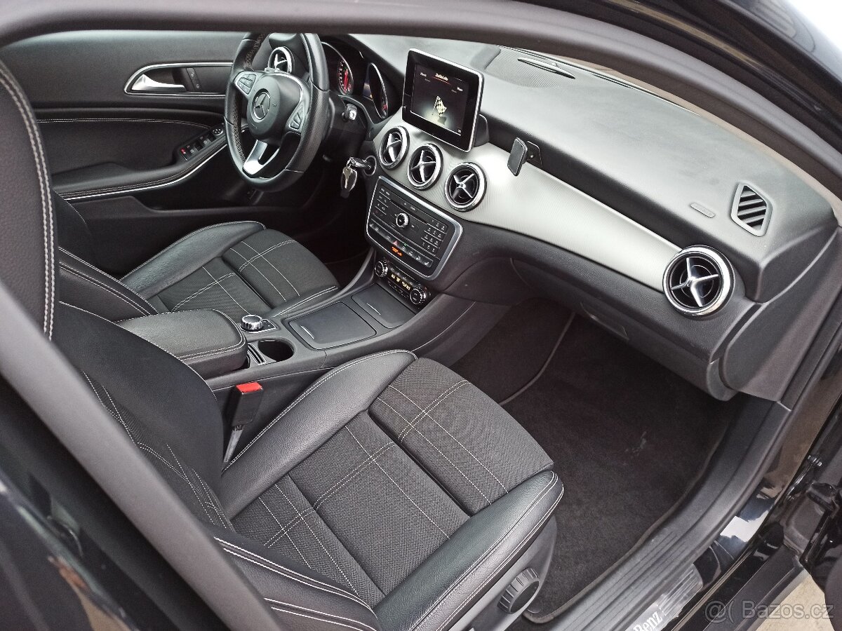 MERCEDES-BENZ GLA 220D 130kW 4MATIC ČR - 12