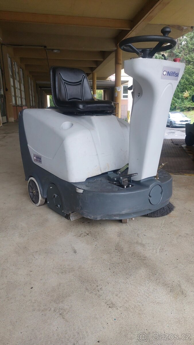 Zametací stroj Nilifsk SP 1000 s benzínovým pohonem - 12